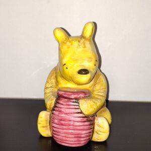 Disney Charpente Classic Winnie The Pooh Ceramic Bear Coin Bank